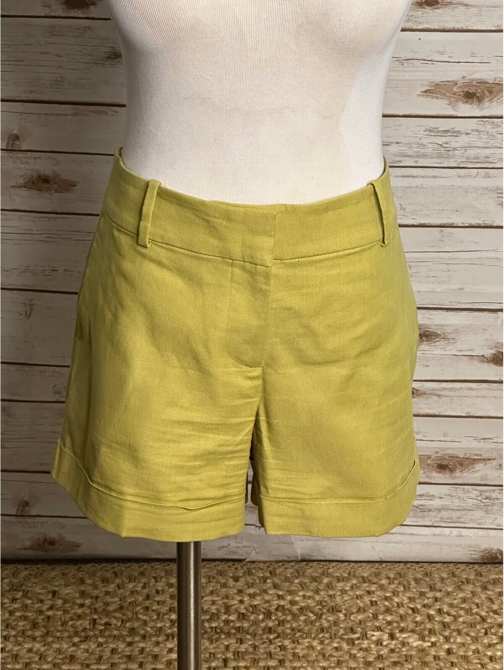Ann Taylor chartreuse cotton linen tailored cuffed chino shorts Size 10 preppy
